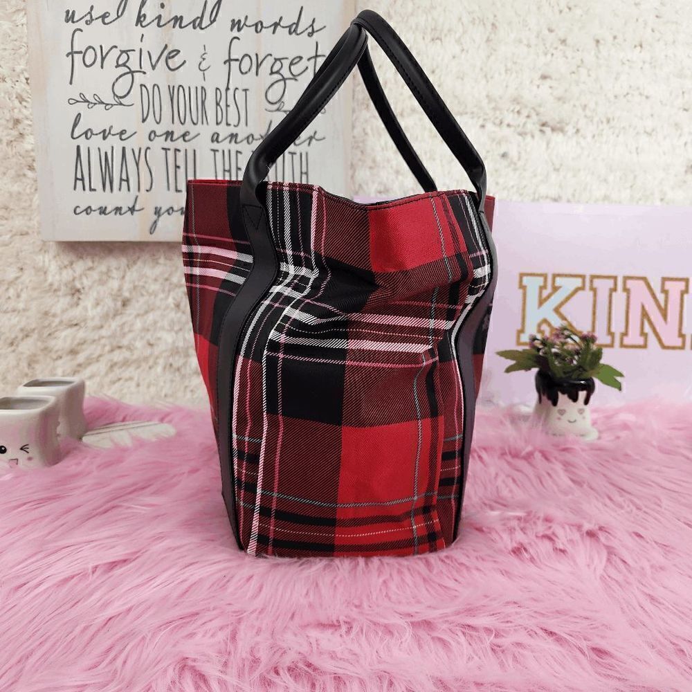 NWT {Victoria's Secret} Black Red Weekender Tote: Stylish Travel NWT - Picture 2 of 4
